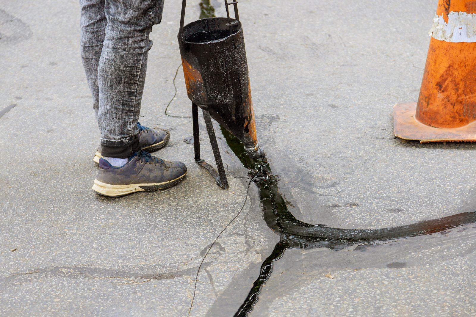 Asphalt Sealcoating by Sand Stone Paving